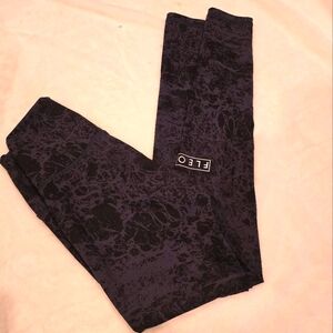 Fleo leggings size small black and grey